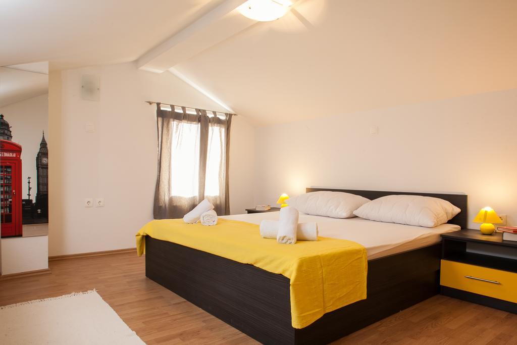 Apartments Fiona - Away From City Crowds Makarska Rum bild