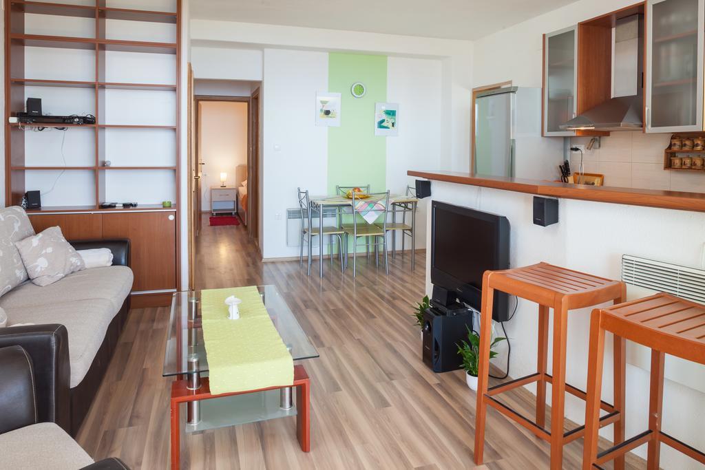 Apartments Fiona - Away From City Crowds Makarska Rum bild